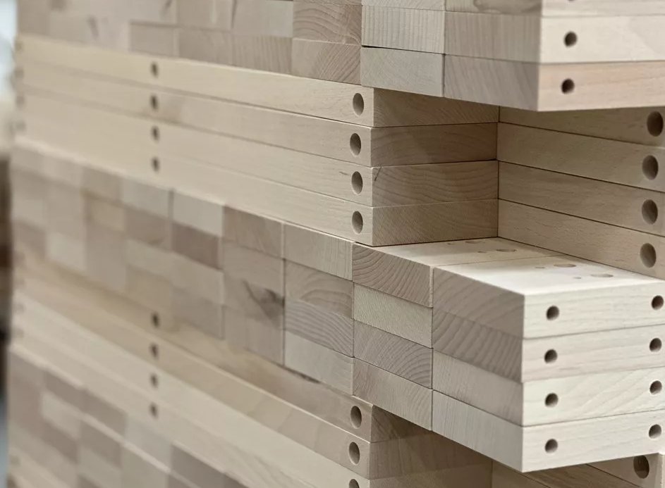 Елементи меблів: дерев'яні ніжки, рами, каркаси